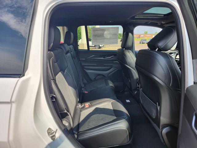 new 2025 Jeep Grand Cherokee car, priced at $38,162