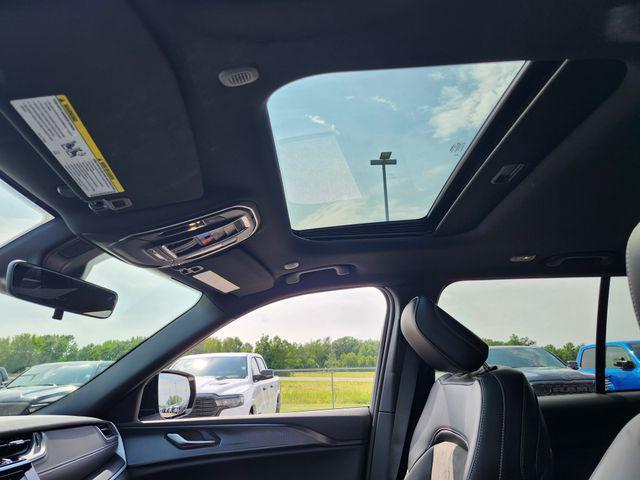 new 2025 Jeep Grand Cherokee car, priced at $38,162
