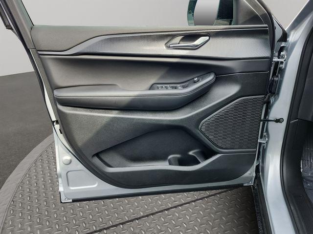 new 2025 Jeep Grand Cherokee L car, priced at $40,000