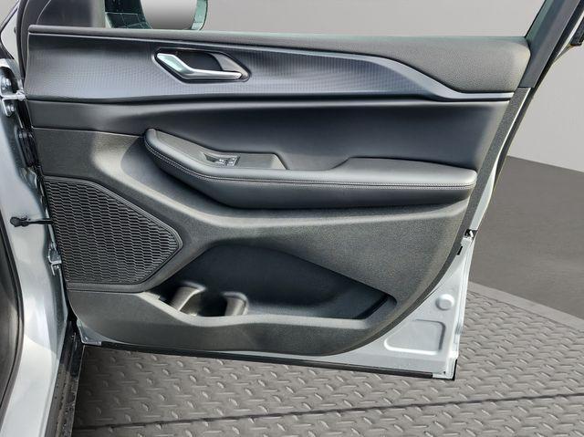 new 2025 Jeep Grand Cherokee L car, priced at $40,000