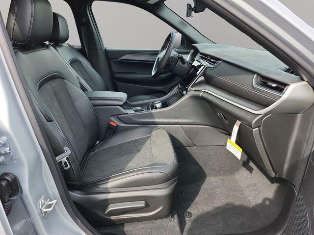 new 2025 Jeep Grand Cherokee L car, priced at $40,000