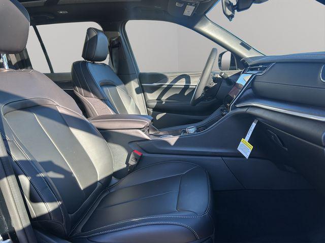 new 2025 Jeep Grand Cherokee car, priced at $44,806