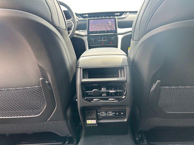 new 2025 Jeep Grand Cherokee car, priced at $50,180