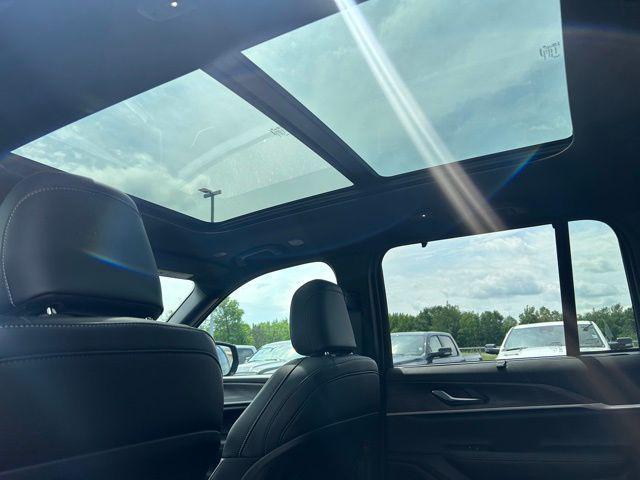 new 2025 Jeep Grand Cherokee car, priced at $50,180