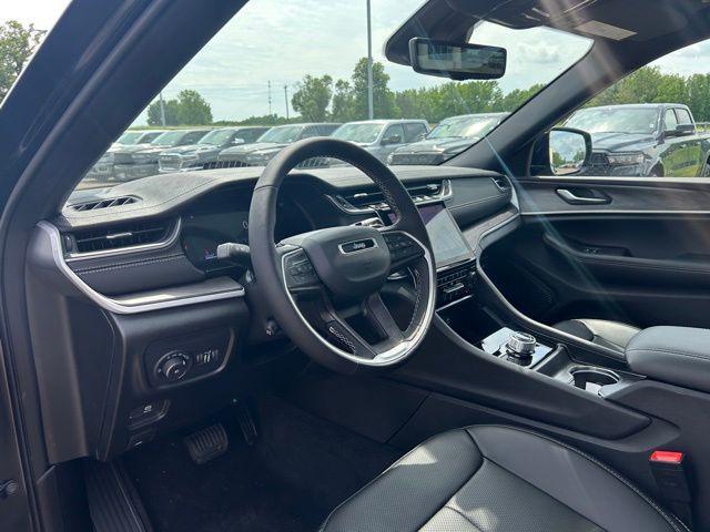 new 2025 Jeep Grand Cherokee car, priced at $50,180