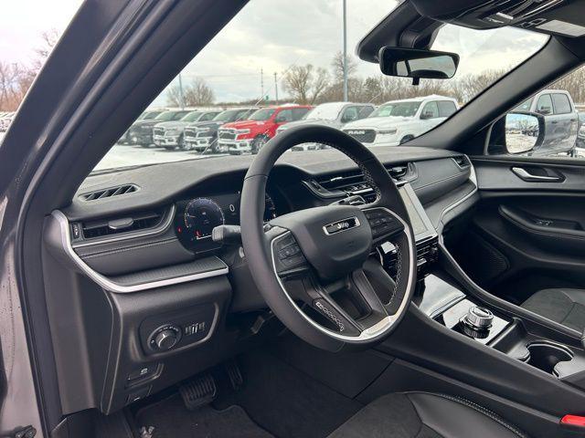 new 2025 Jeep Grand Cherokee car, priced at $40,731