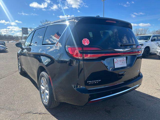 new 2025 Chrysler Pacifica car, priced at $41,767