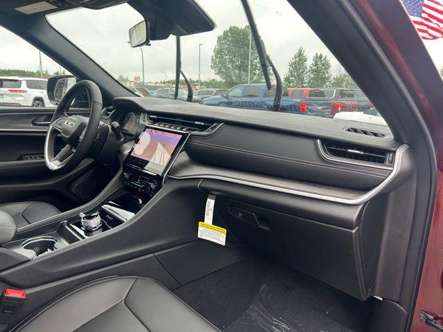 new 2025 Jeep Grand Cherokee car, priced at $42,750