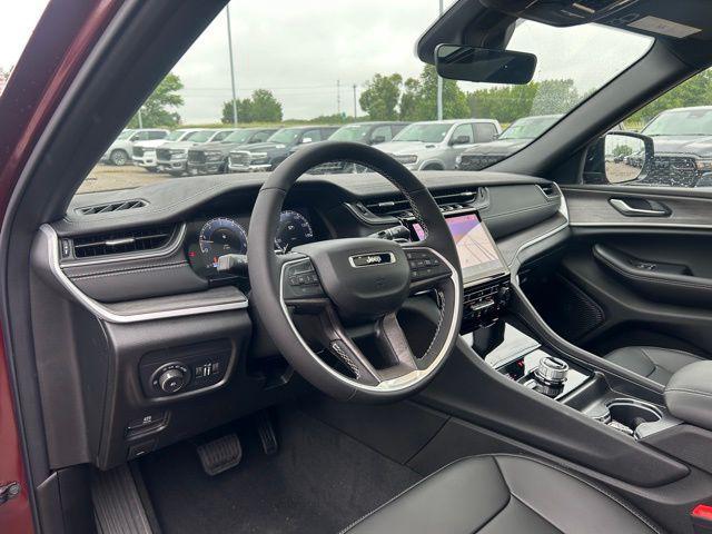 new 2025 Jeep Grand Cherokee car, priced at $42,750