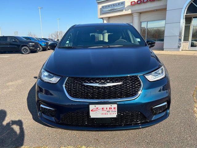 new 2025 Chrysler Pacifica car, priced at $42,085