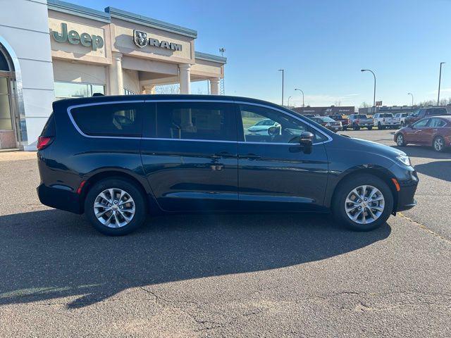 new 2025 Chrysler Pacifica car, priced at $42,085