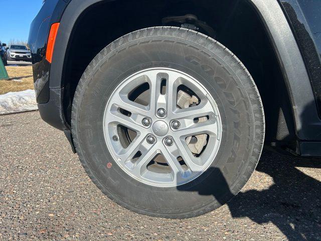 used 2024 Jeep Grand Cherokee car, priced at $32,000