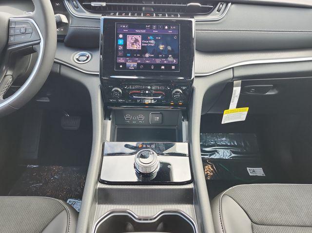 new 2025 Jeep Grand Cherokee car, priced at $41,680