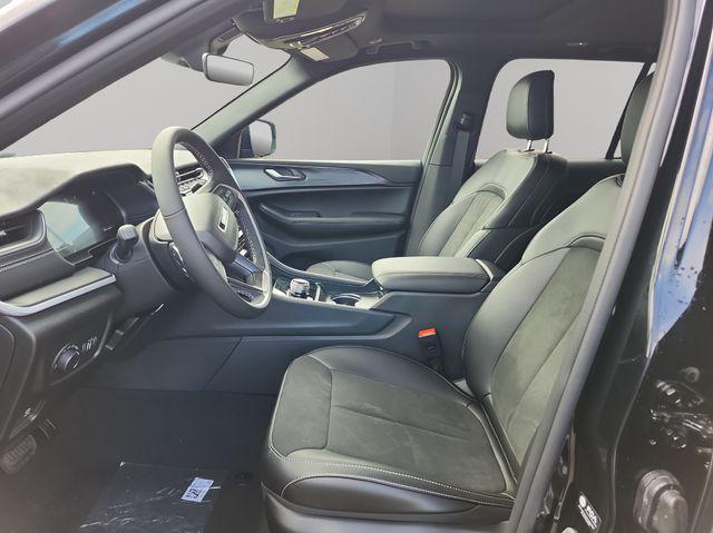 new 2025 Jeep Grand Cherokee car, priced at $41,680