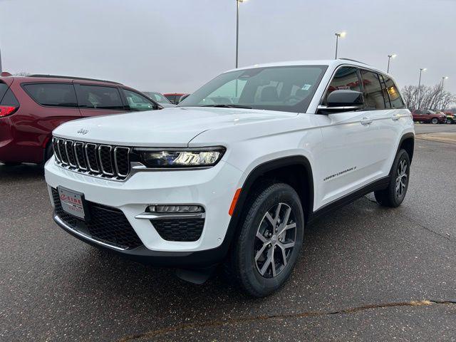 new 2025 Jeep Grand Cherokee car, priced at $47,582