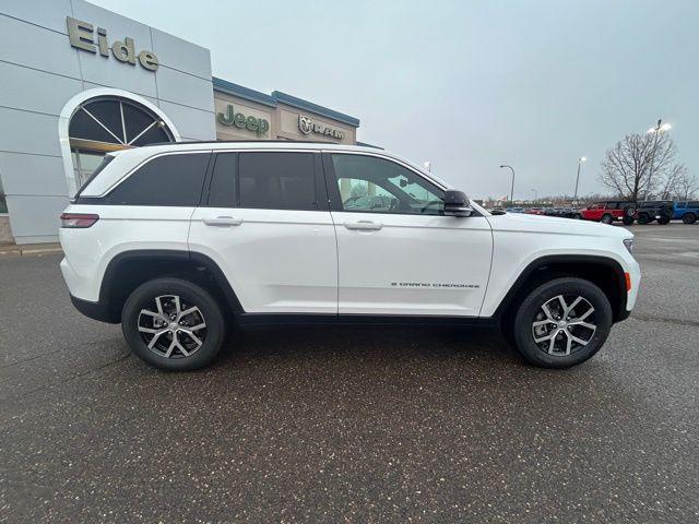 new 2025 Jeep Grand Cherokee car, priced at $47,582