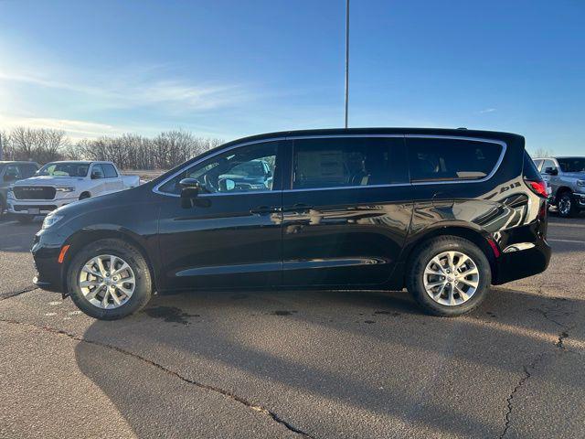 new 2025 Chrysler Pacifica car, priced at $40,653