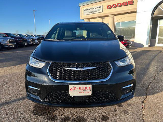 new 2025 Chrysler Pacifica car, priced at $40,653