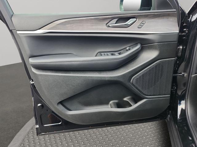 new 2025 Jeep Grand Cherokee car, priced at $45,312