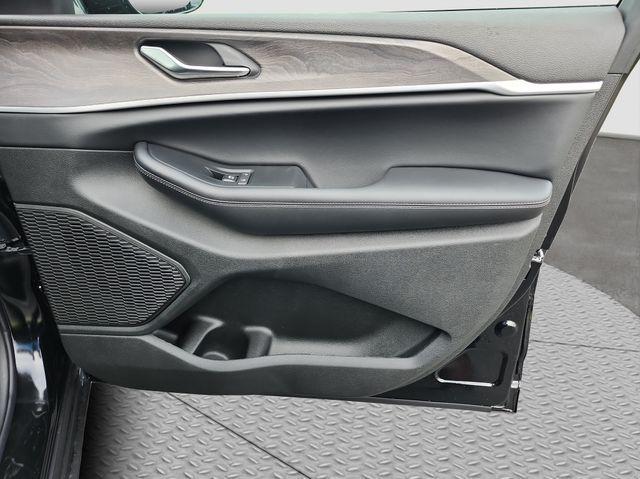 new 2025 Jeep Grand Cherokee car, priced at $45,312