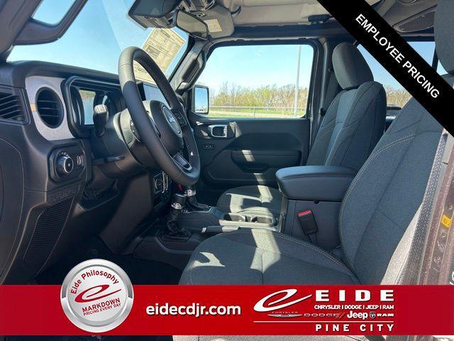 new 2025 Jeep Wrangler car, priced at $45,757