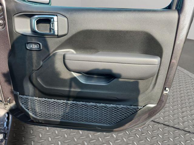 new 2025 Jeep Wrangler car, priced at $43,392