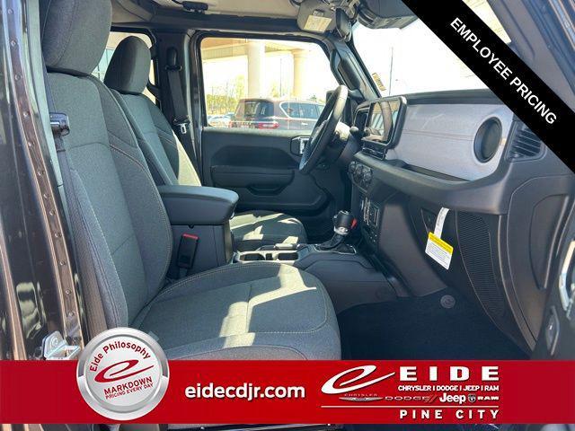 new 2025 Jeep Wrangler car, priced at $45,757