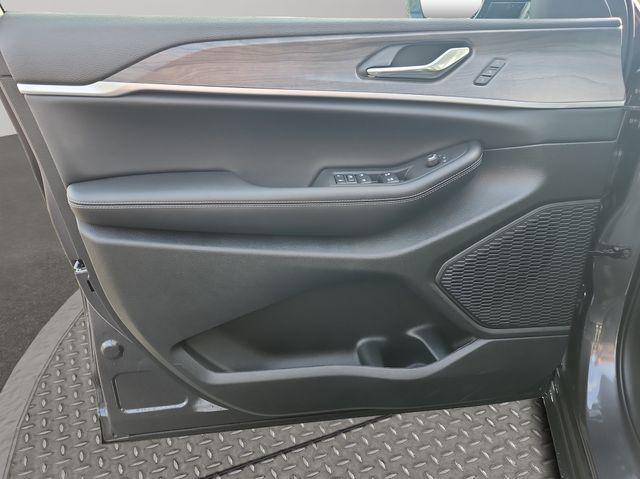 new 2025 Jeep Grand Cherokee L car, priced at $43,966