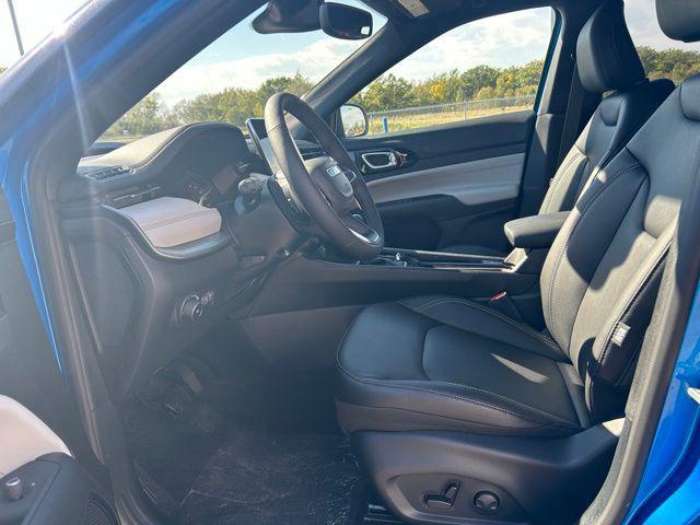 new 2025 Jeep Compass car, priced at $28,948