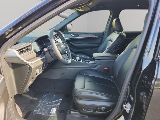 new 2025 Jeep Grand Cherokee car, priced at $45,312