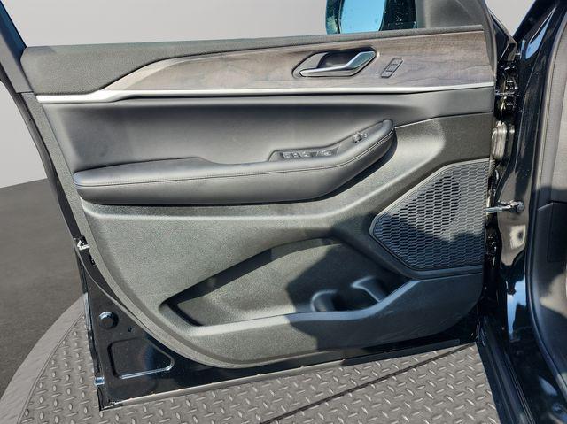 new 2025 Jeep Grand Cherokee car, priced at $45,312