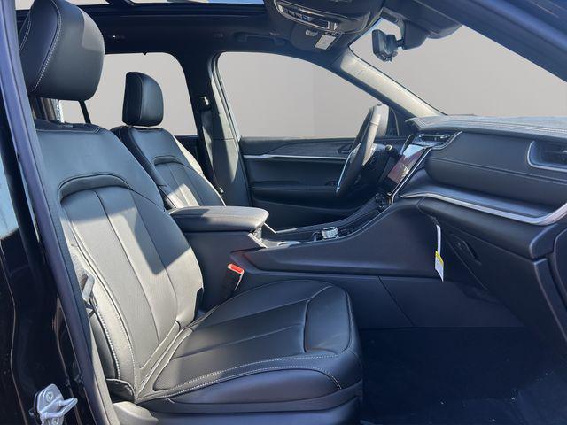 new 2025 Jeep Grand Cherokee car, priced at $50,045