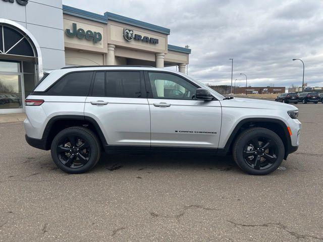 new 2025 Jeep Grand Cherokee car, priced at $43,048