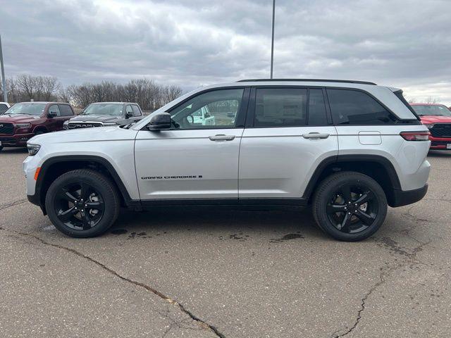 new 2025 Jeep Grand Cherokee car, priced at $43,048