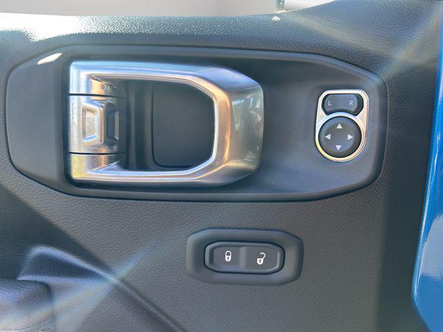 new 2025 Jeep Wrangler car, priced at $41,552