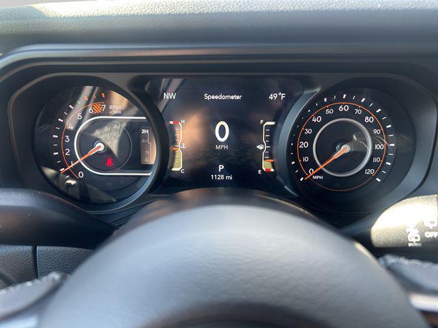 new 2025 Jeep Wrangler car, priced at $41,552