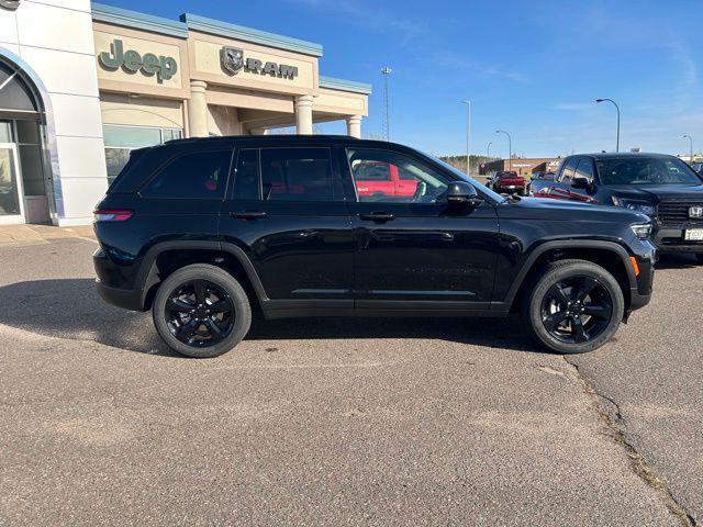 new 2025 Jeep Grand Cherokee car, priced at $43,662