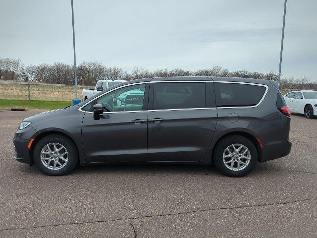 used 2023 Chrysler Pacifica car, priced at $23,000