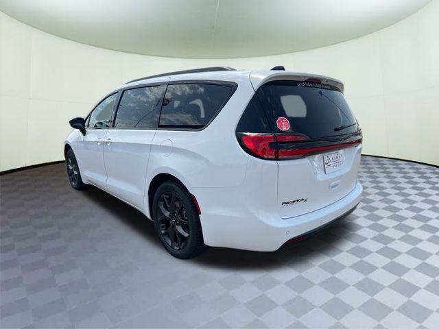 new 2024 Chrysler Pacifica car, priced at $42,187