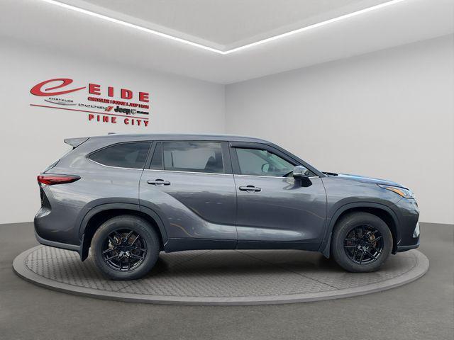 used 2024 Toyota Highlander car, priced at $42,000