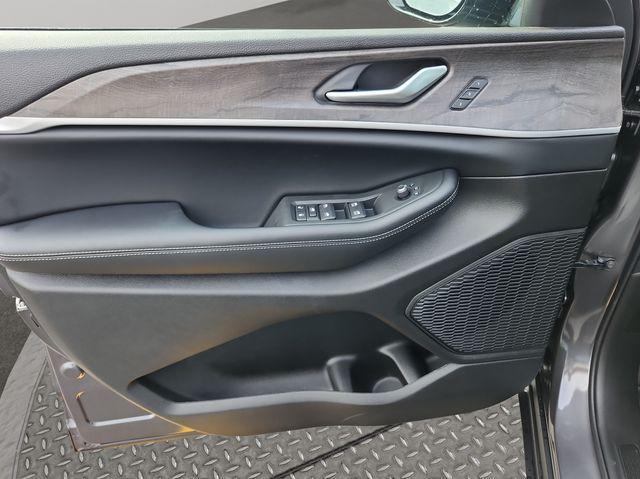 new 2025 Jeep Grand Cherokee car, priced at $45,312