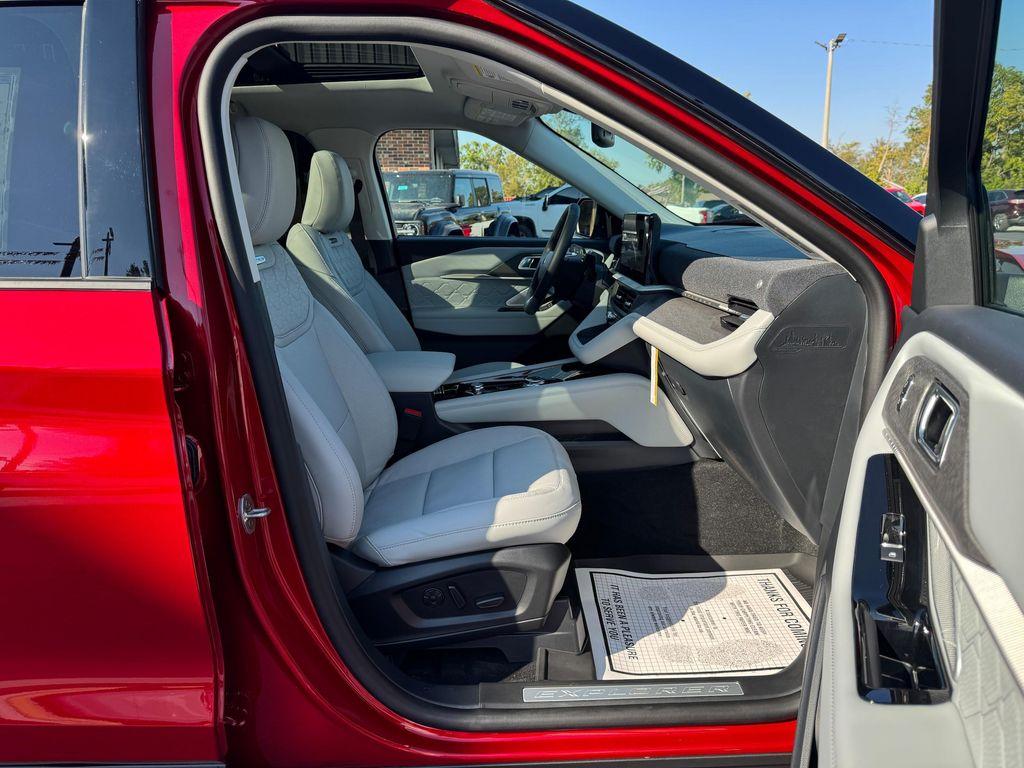 new 2025 Ford Explorer car, priced at $62,040