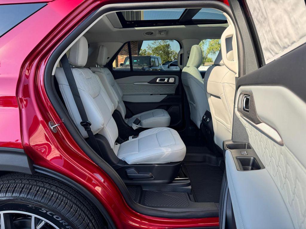 new 2025 Ford Explorer car, priced at $62,040
