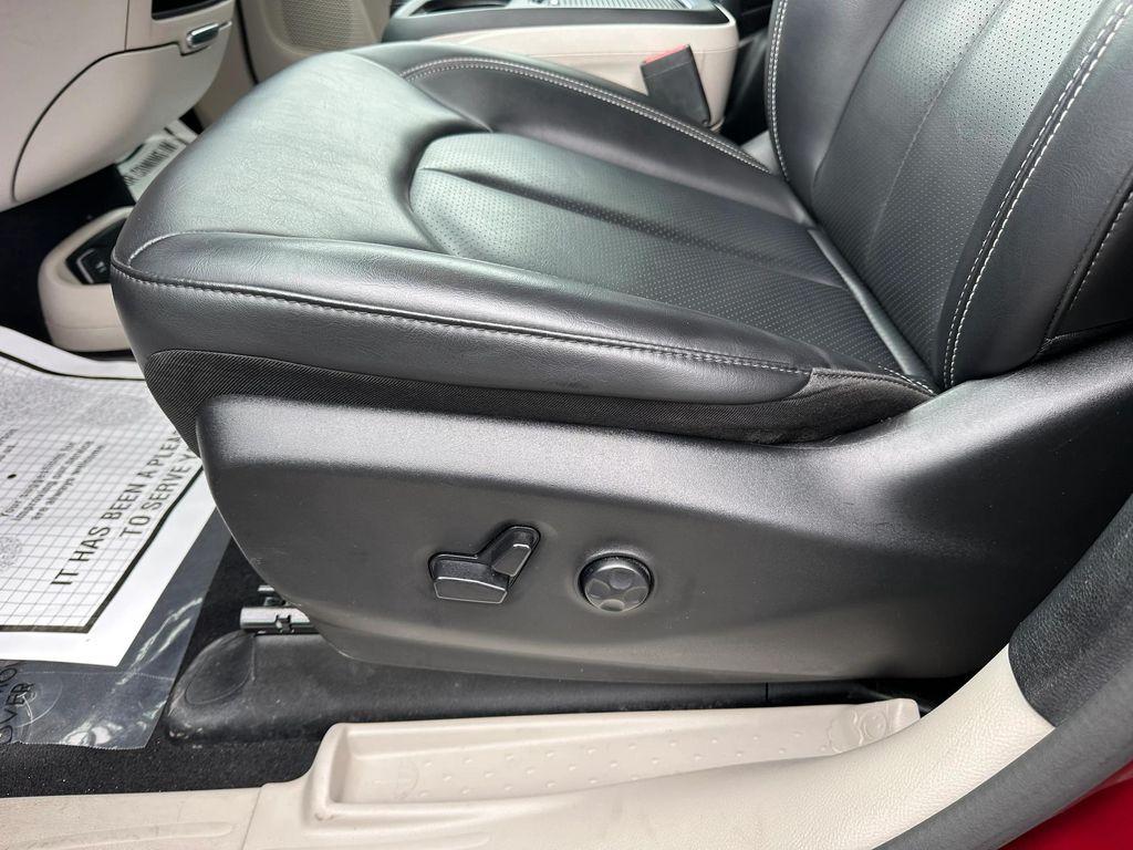 used 2023 Chrysler Pacifica car, priced at $25,998