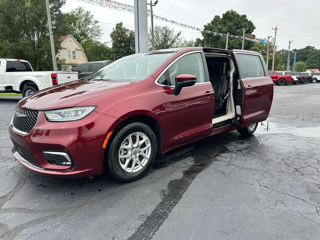 used 2023 Chrysler Pacifica car, priced at $25,998