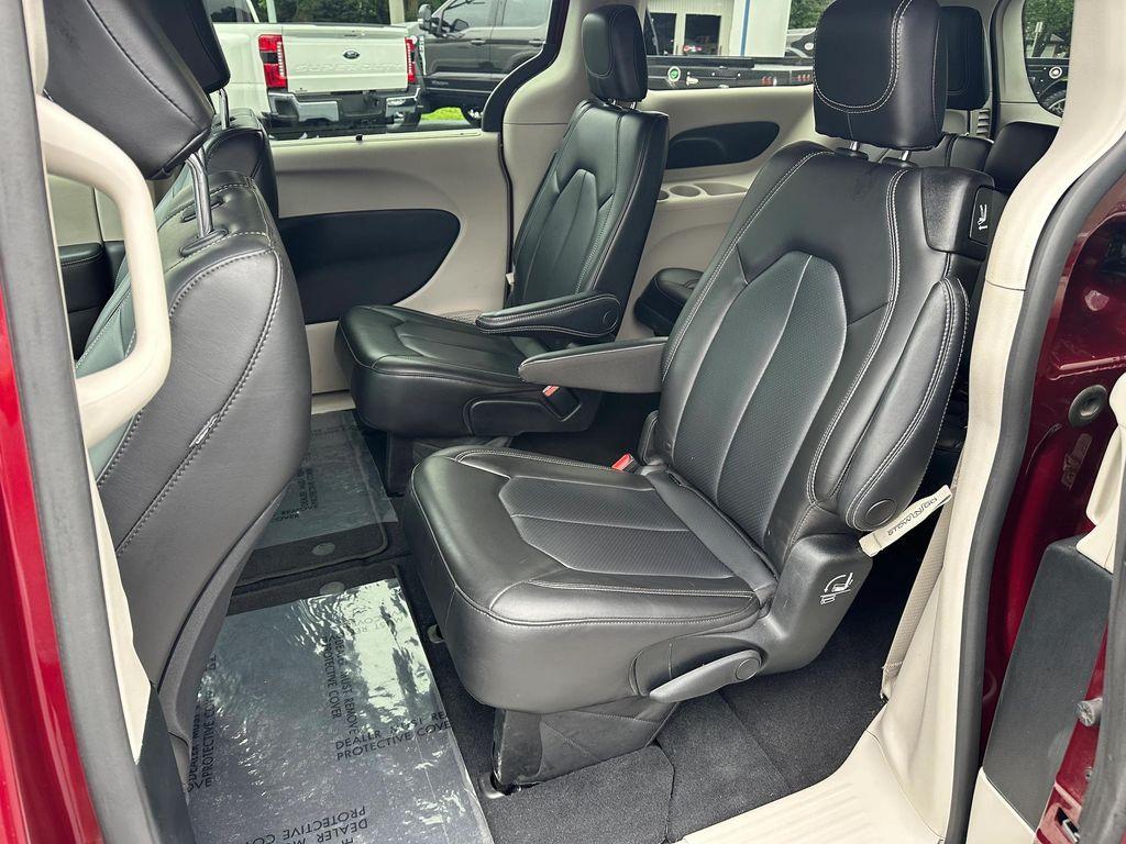 used 2023 Chrysler Pacifica car, priced at $25,998