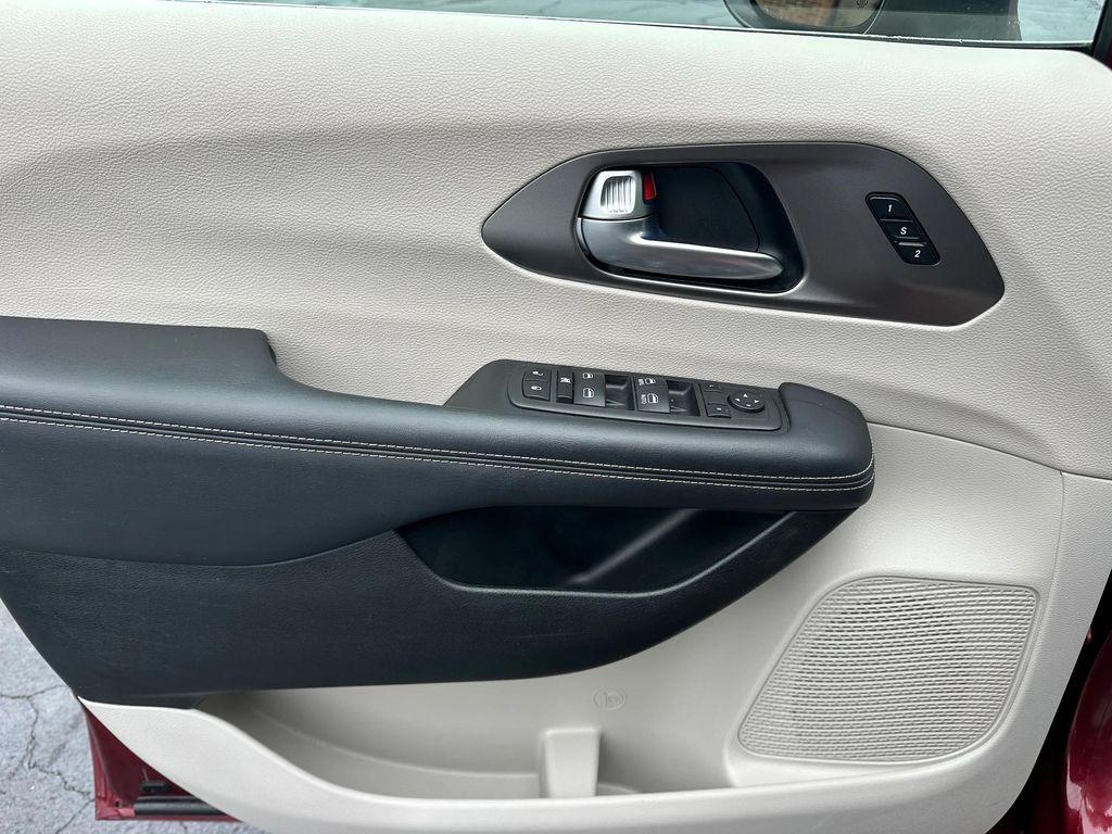 used 2023 Chrysler Pacifica car, priced at $25,998