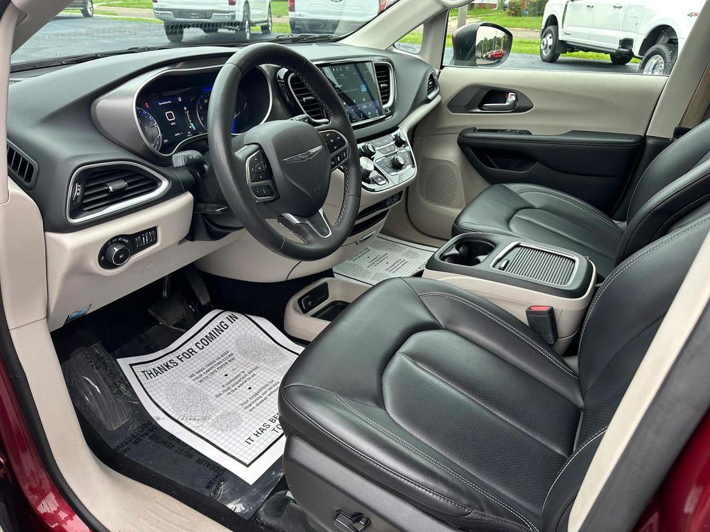 used 2023 Chrysler Pacifica car, priced at $25,998