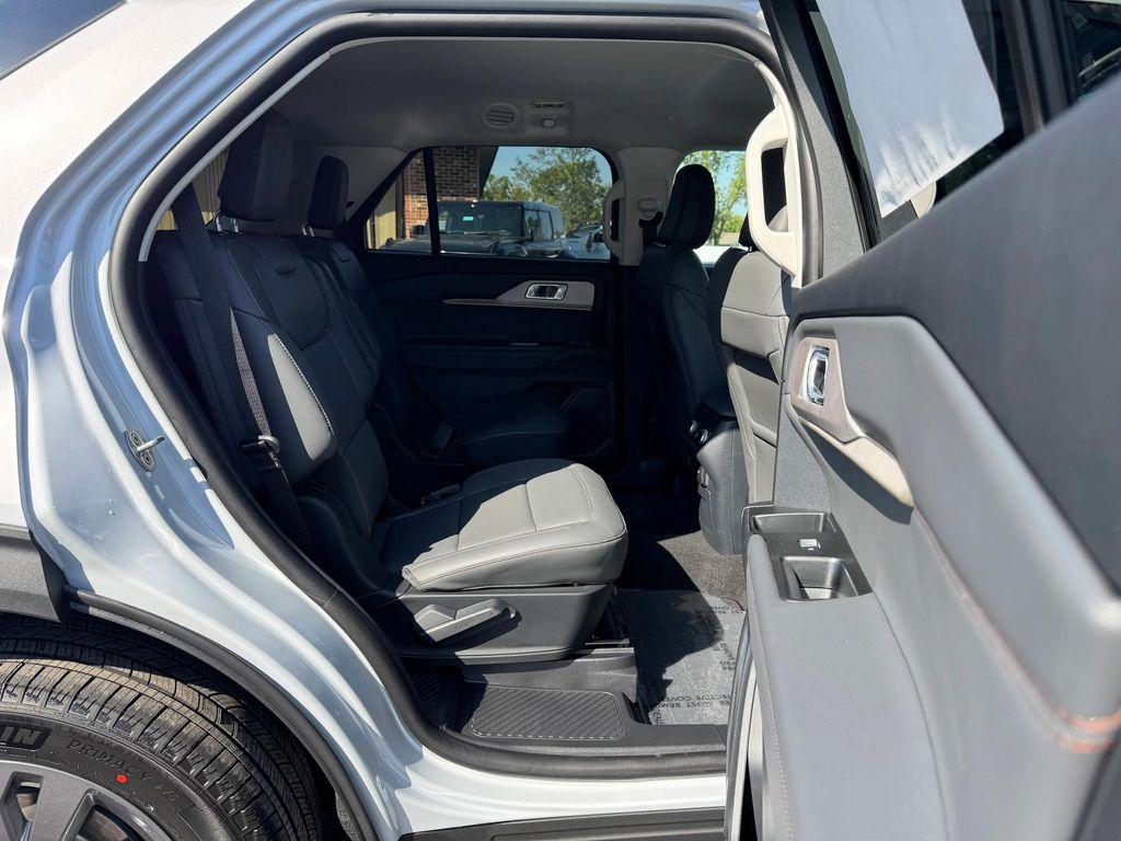 new 2025 Ford Explorer car, priced at $49,060