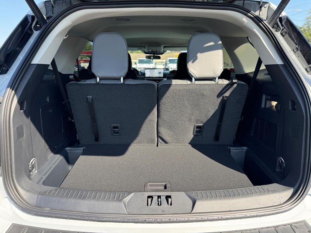 new 2025 Ford Explorer car, priced at $49,060